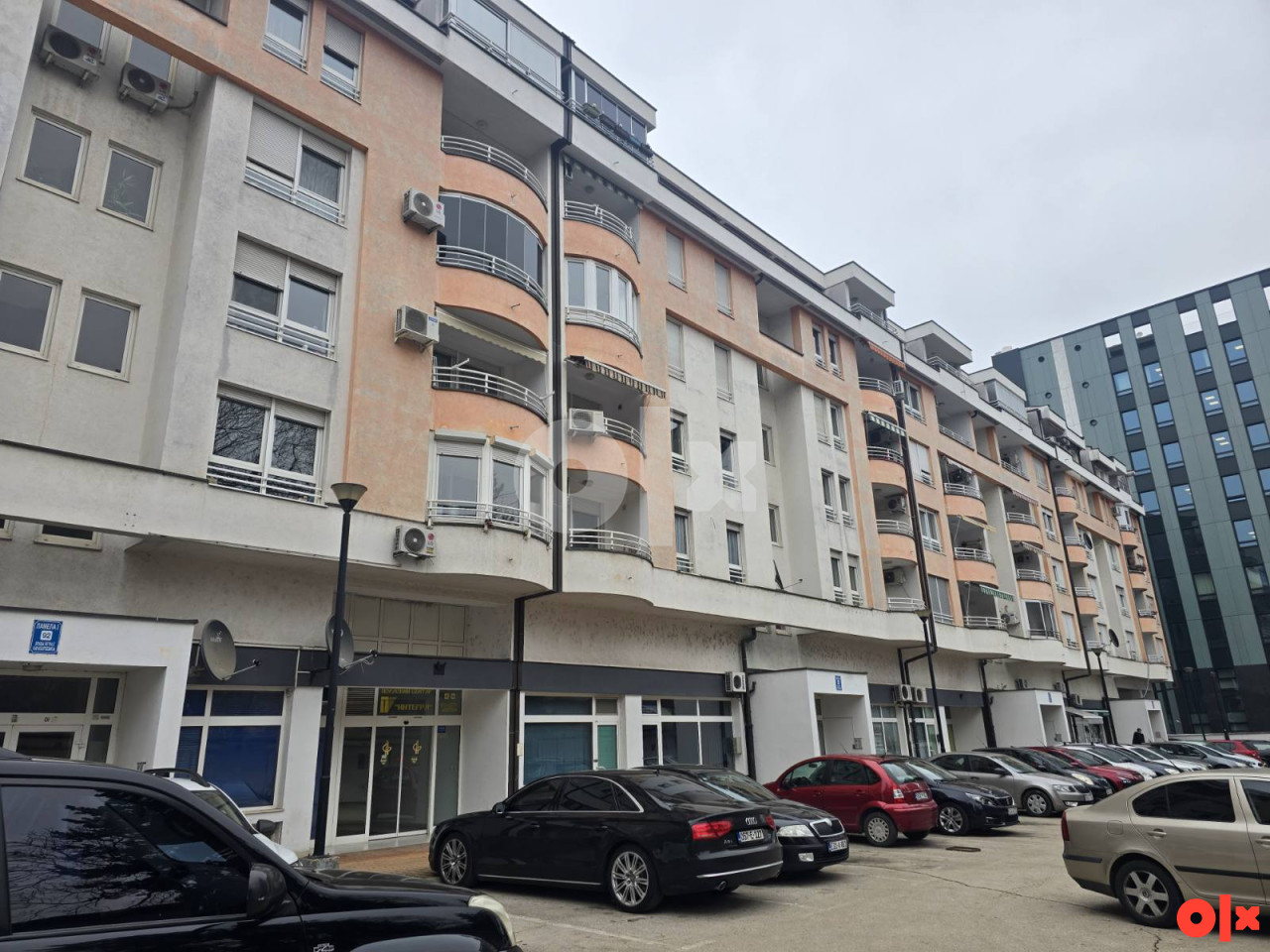 LIJEP FUNKCIONALAN stan 71m2 zgrada Vlade RS Banja Luka 2