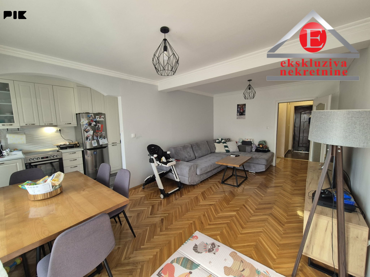 Moderno namješten petosoban stan površine 116m2 ID: 4318/MM