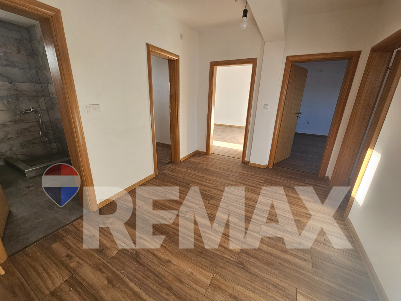 Stambeno-poslovni objekat 390m2/ Ramići 11