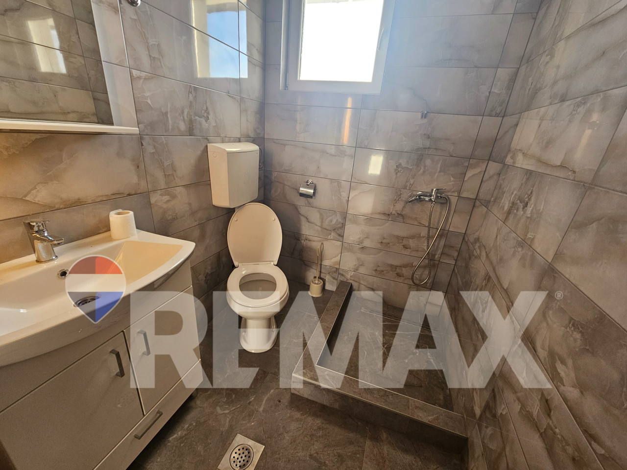 Stambeno-poslovni objekat 390m2/ Ramići 12