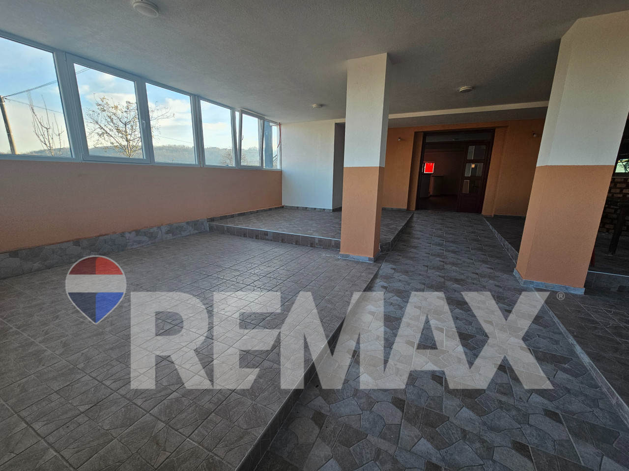 Stambeno-poslovni objekat 390m2/ Ramići 18