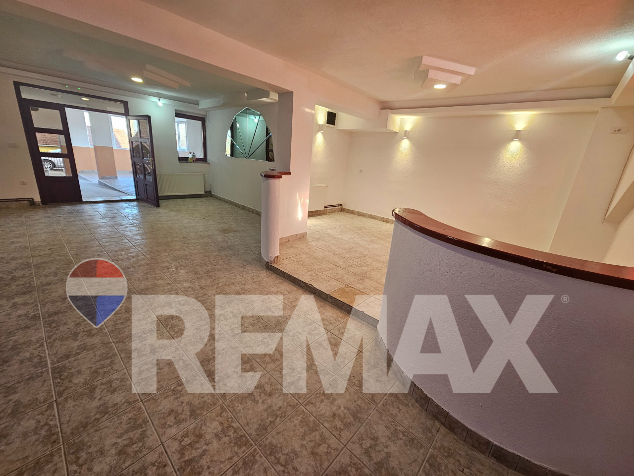 Stambeno-poslovni objekat 390m2/ Ramići 21