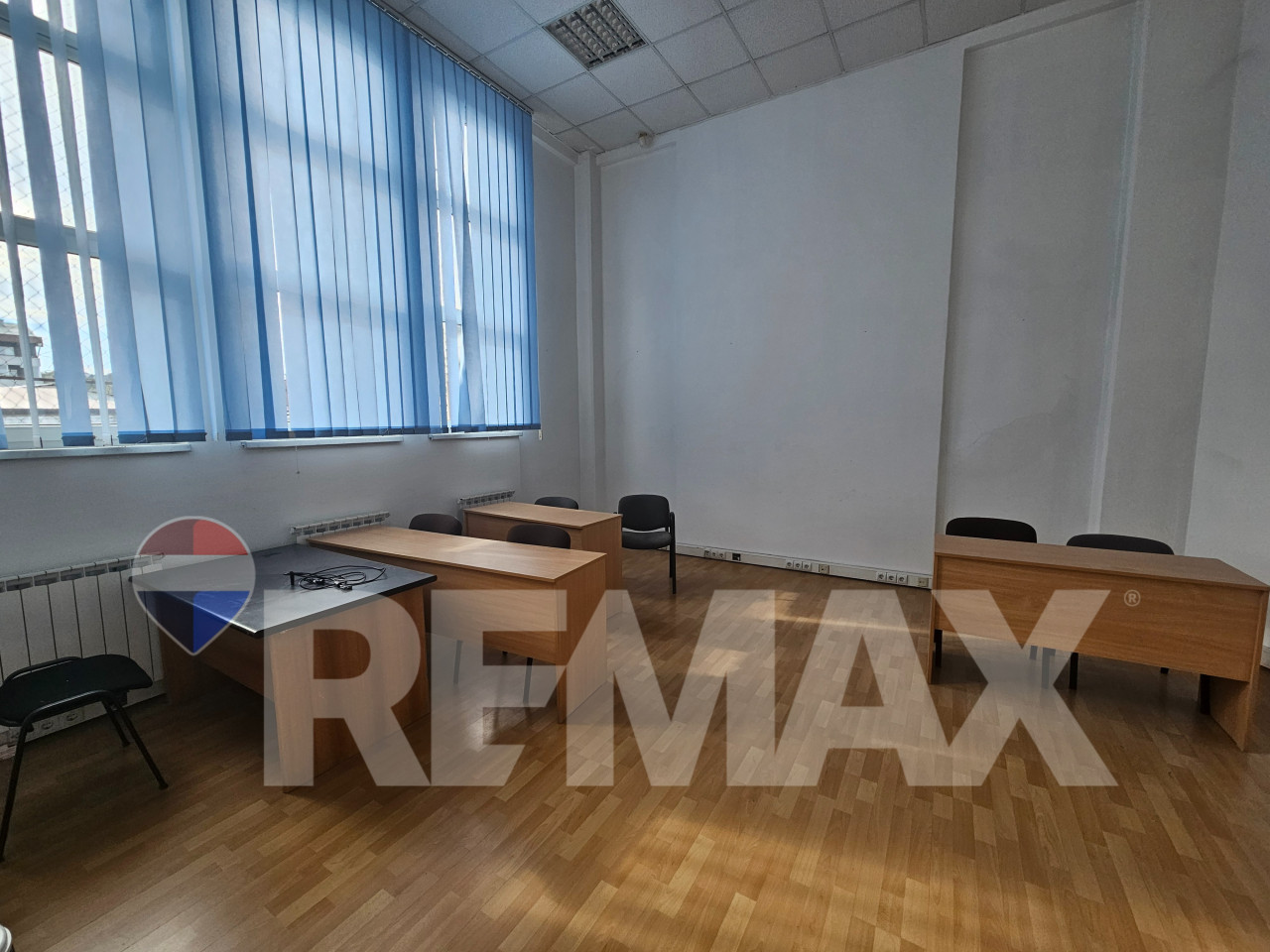 Poslovni objekat 1242m2/parking/najam 2