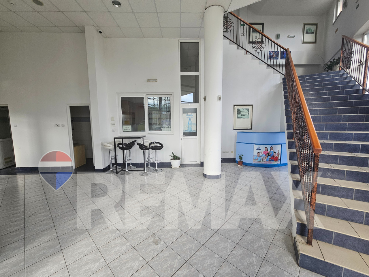 Poslovni objekat 1242m2/parking/najam 5