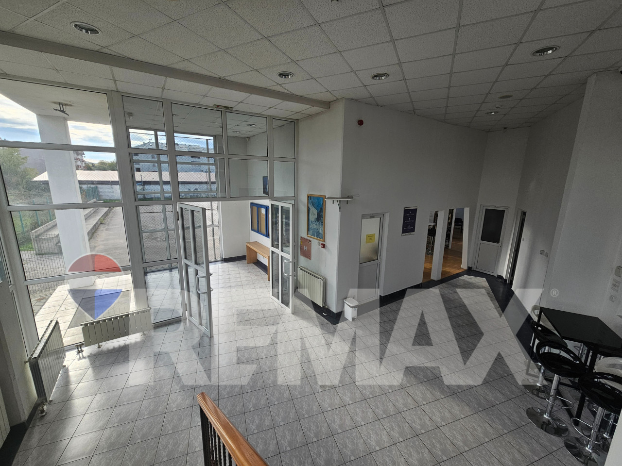 Poslovni objekat 1242m2/parking/najam 6