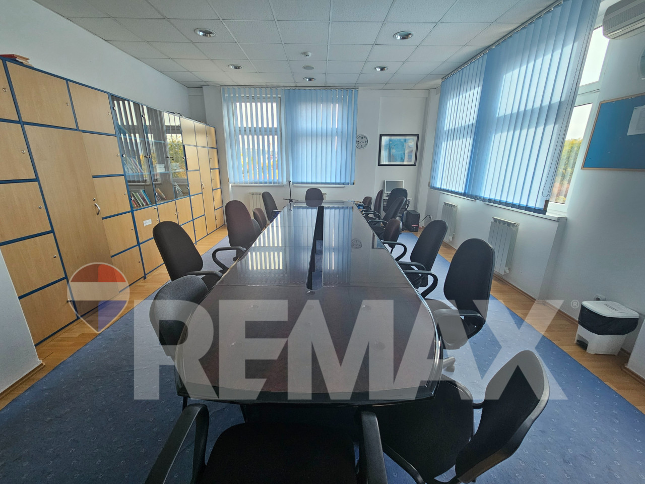 Poslovni objekat 1242m2/parking/najam 9