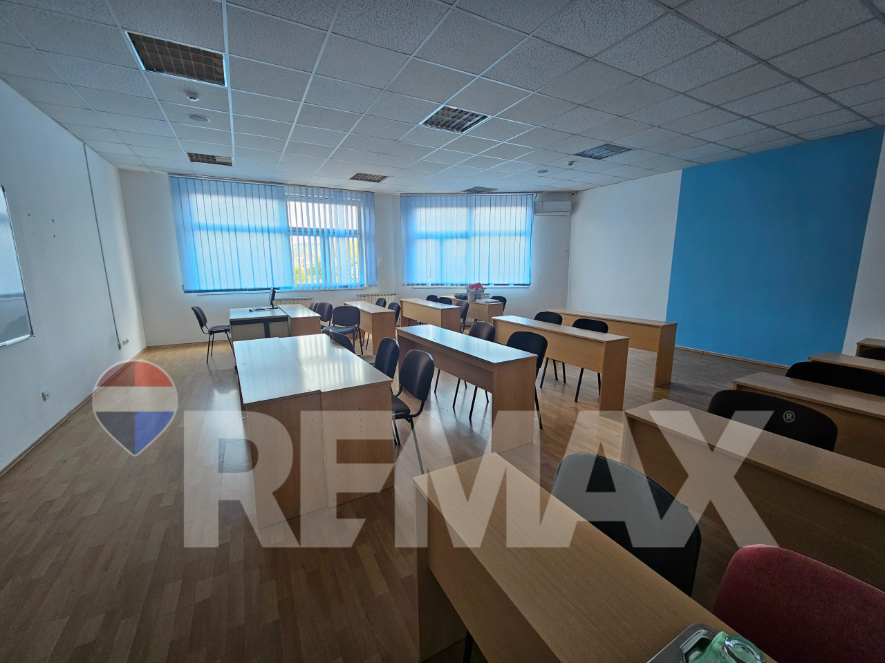 Poslovni objekat 1242m2/parking/najam 12