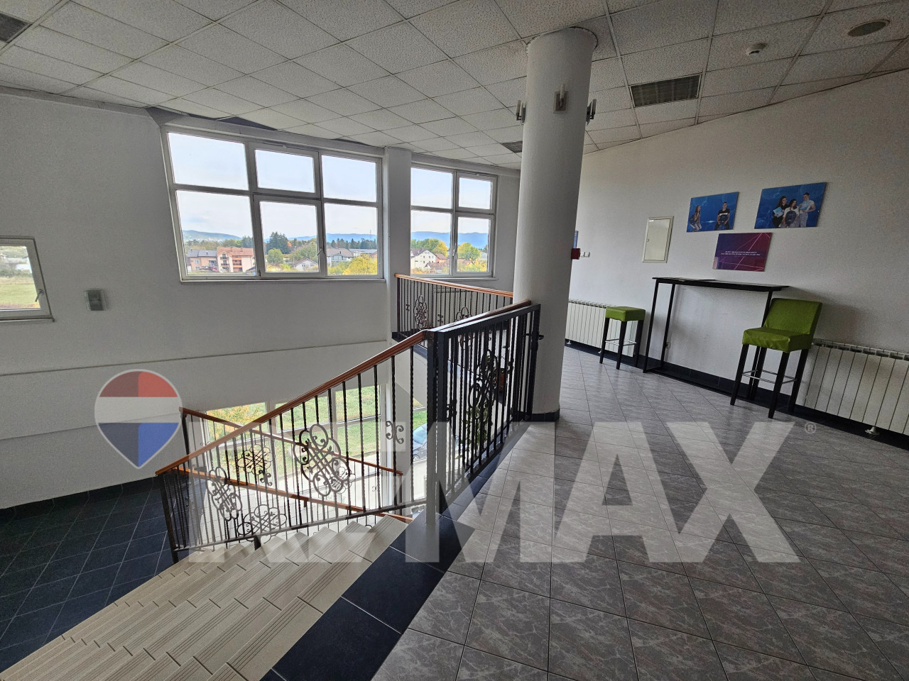 Poslovni objekat 1242m2/parking/najam 17