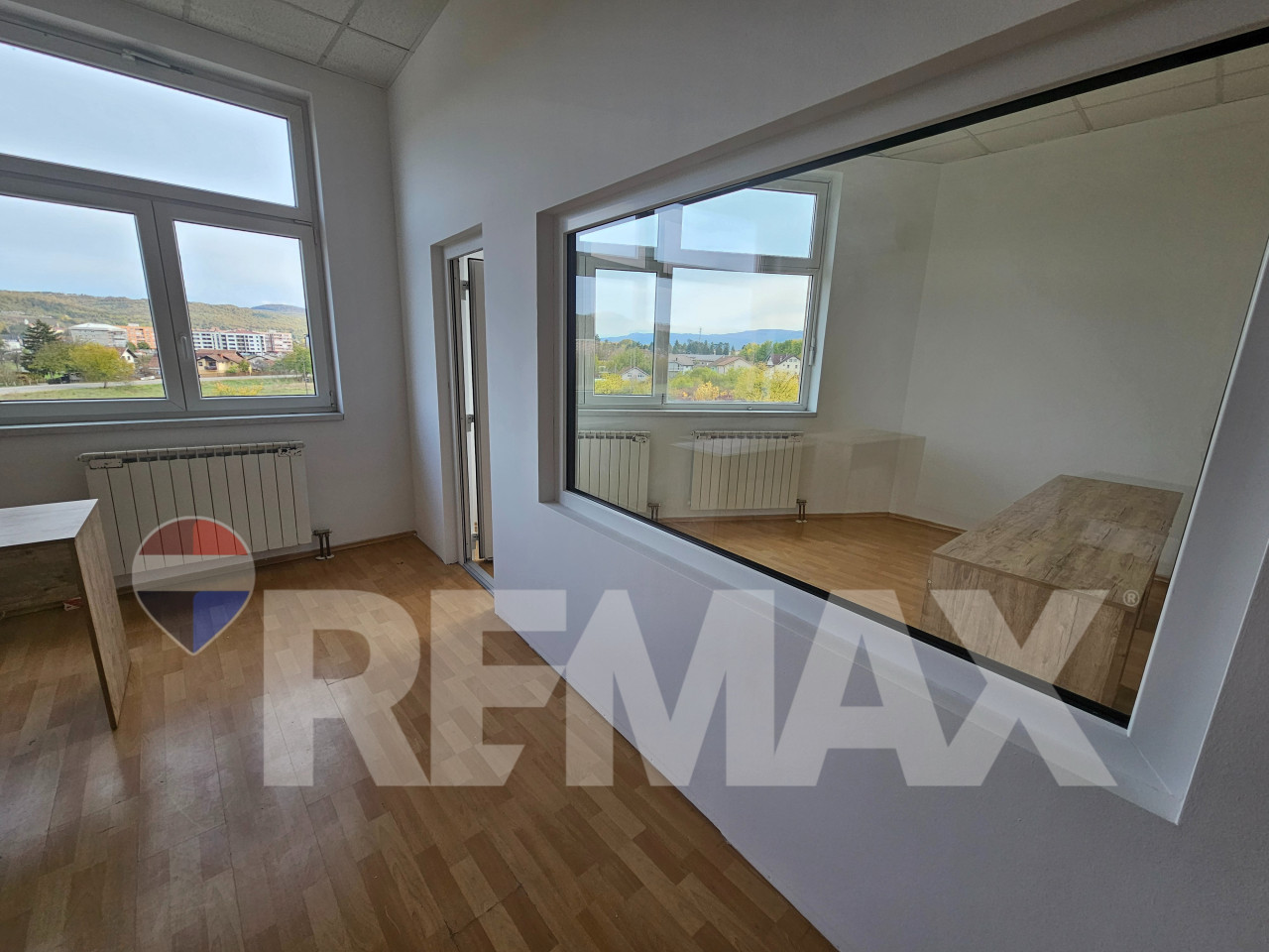 Poslovni objekat 1242m2/parking/najam 19
