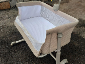 KREVETIC ZA BEBE  KOLIJEVKA NEXT TO ME close&free SA MELODIJAMA