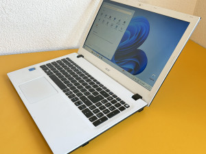 Laptop ACER 15.6" i5-5257U 3.10 GHz /SSD 256GB/16GB/UHD