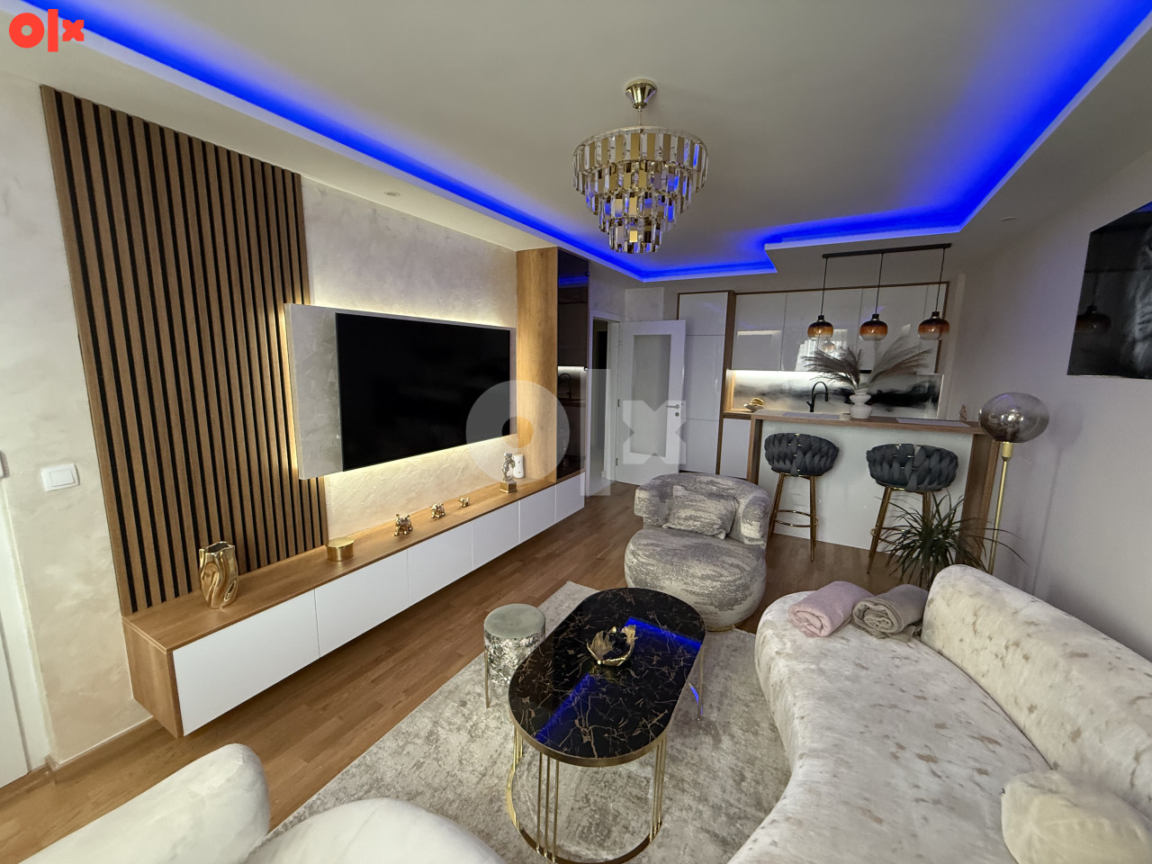 LUXUZNO opremljen stan (novogradnja sa svim aparatima)