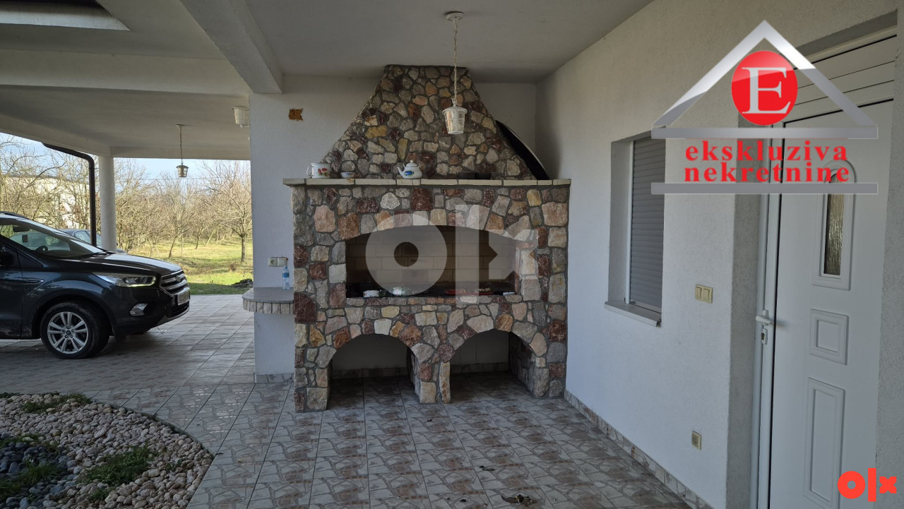 Prizemna kuća u američkom stilu površine 400m2 6