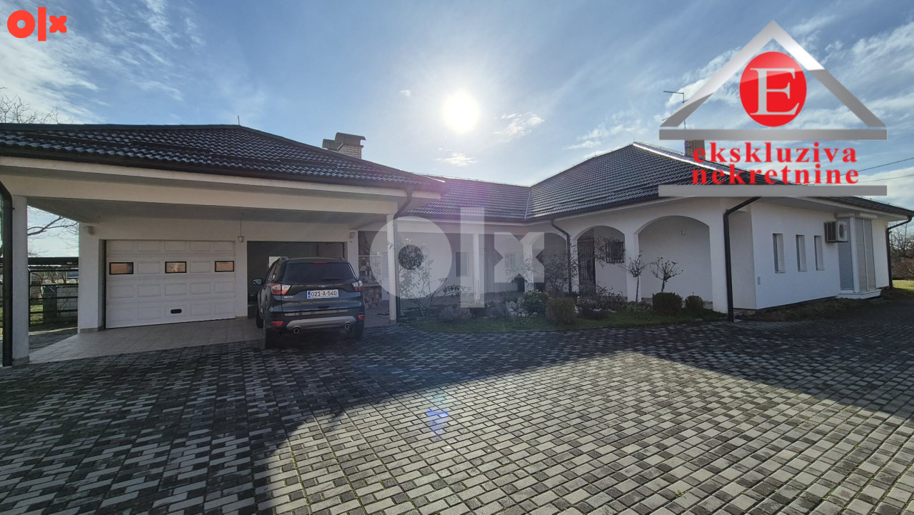 Prizemna kuća u američkom stilu površine 400m2 2
