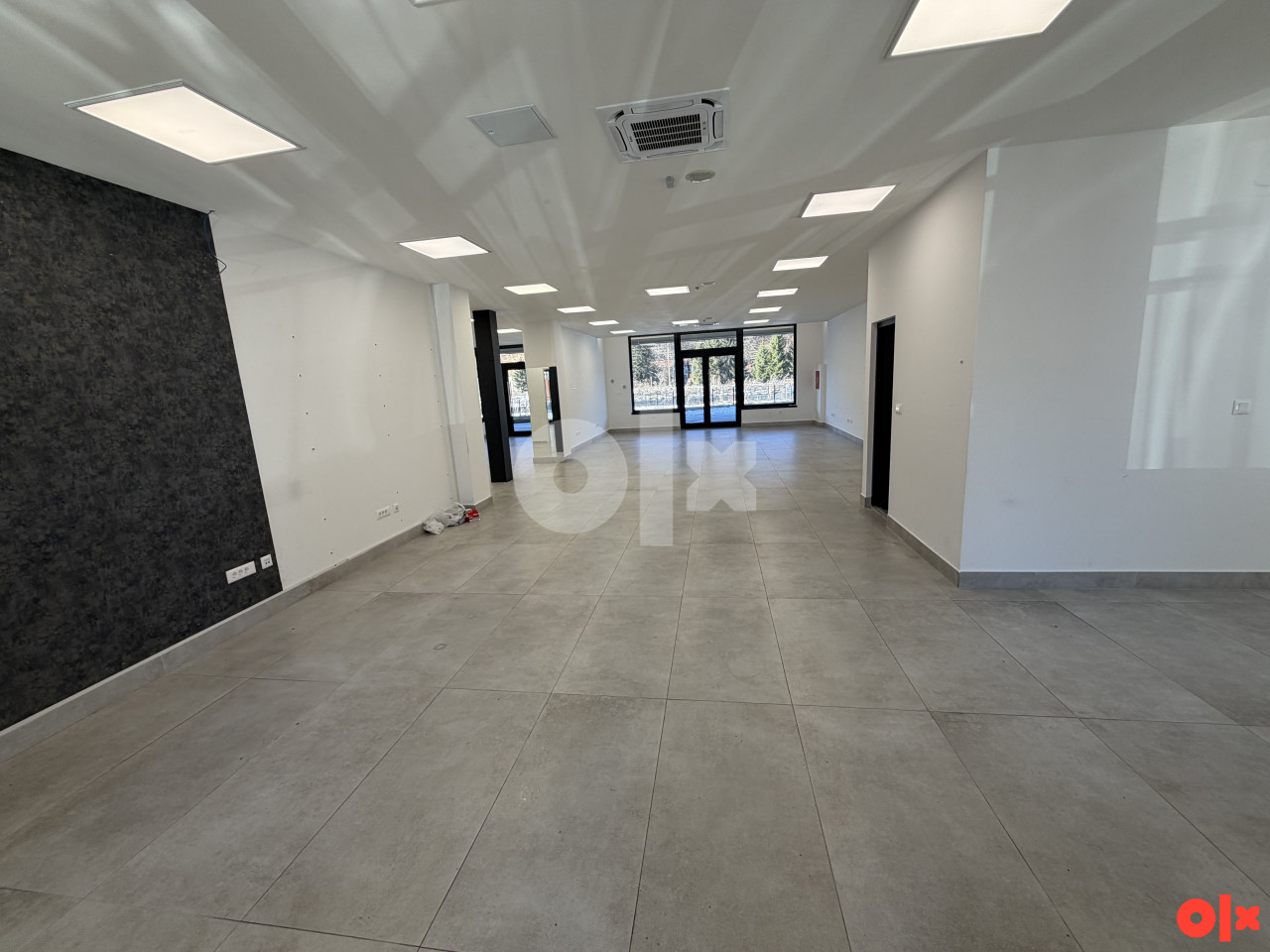 Poslovni prostor Hadžići 230m2 062-856-756 3