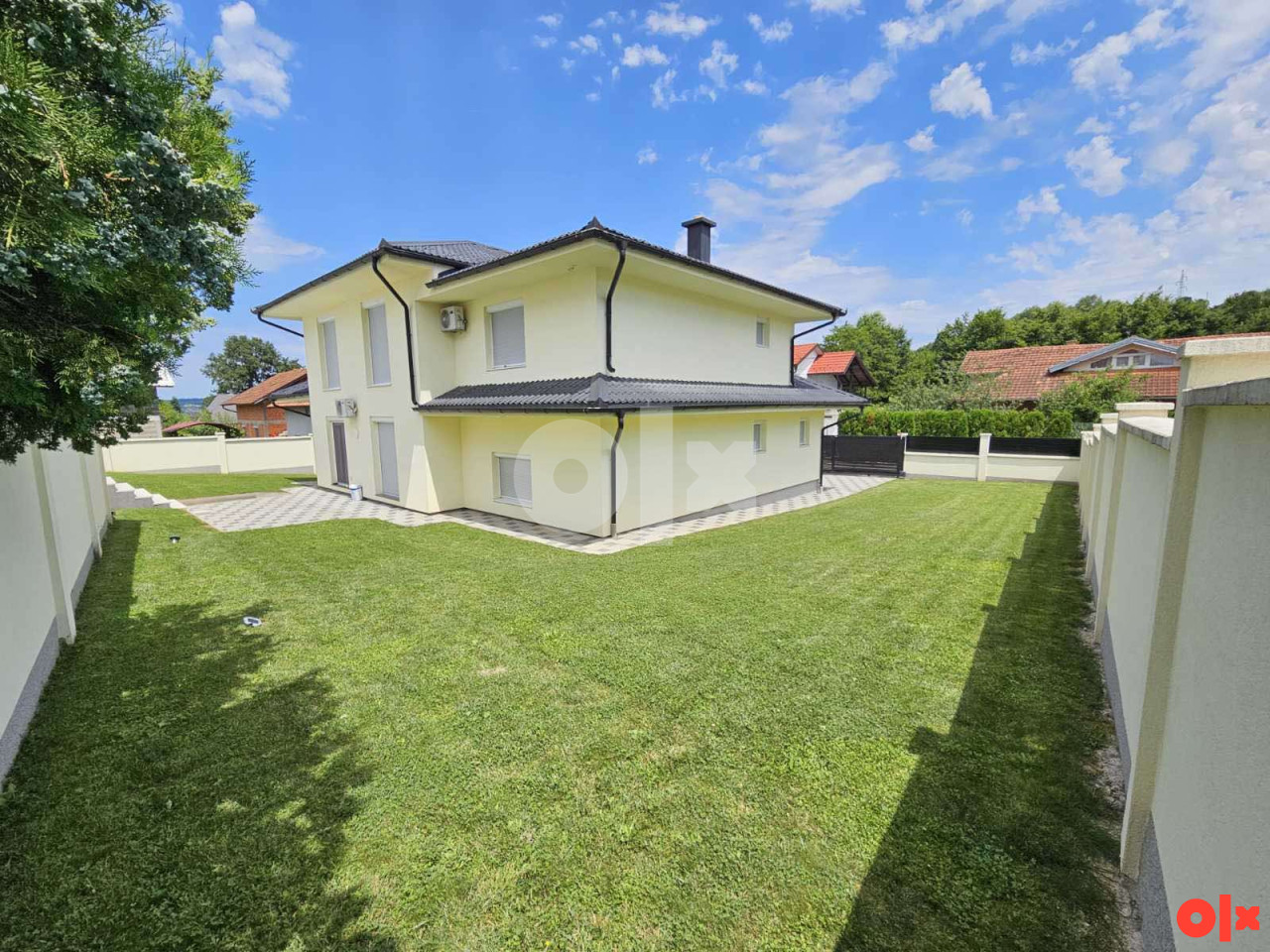 PRODAJA VILA sa bazenom Banja Luka 298m2 2