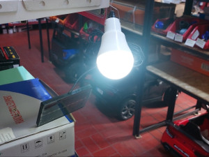 solarna sijalica sa panelom