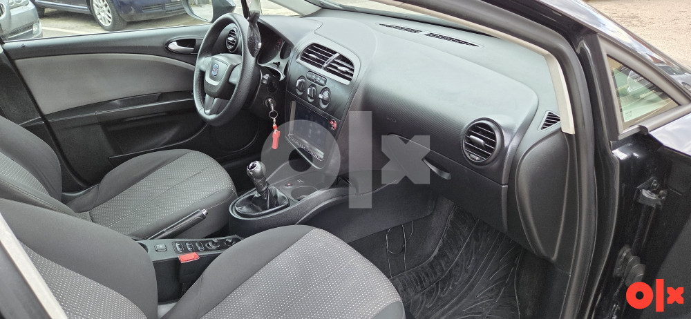 Seat Leon 2011 godina 1.6 tdi 77kw - slika 9