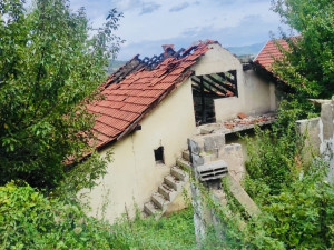 Prodaje se devastirana kuca Visoko, na piramidi Sunca