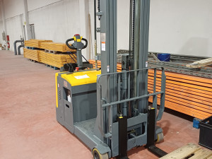 Električni viličar sa protutegom 1,5t x 4,5m sa punjačem