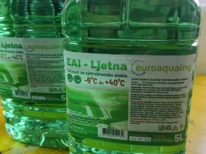Ljetna tečnost za vjetrobranska stakla
