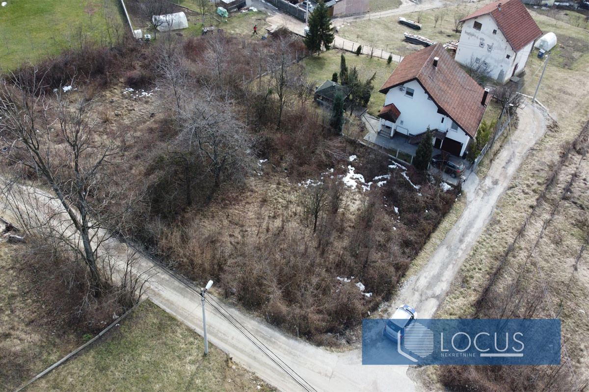 LOCUS: Zemljište sa građevnskom dozvolom, Orahov brijeg 2