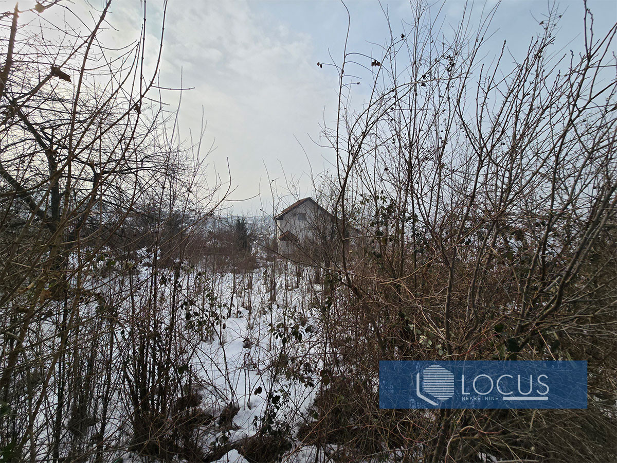 LOCUS: Zemljište sa građevnskom dozvolom, Orahov brijeg 8