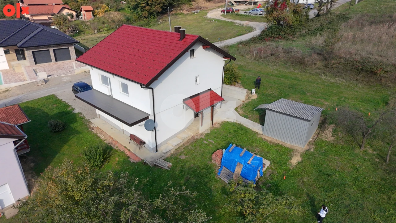 Na prodaju kuća sa dva stana u Česmi