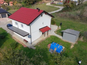 Na prodaju kuća sa dva stana u Česmi