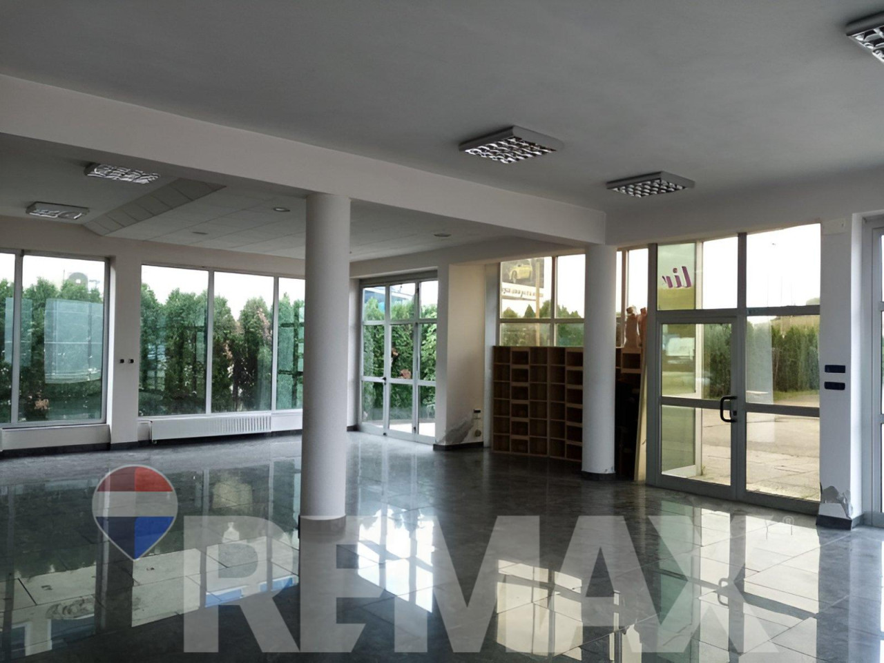 POSLOVNI OBJEKAT, GLAMOČANI 1190M2 2