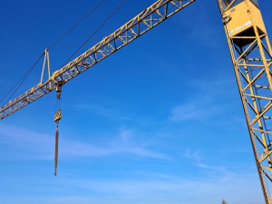 Gradjevinski samomontirajuci kran Libher 35K