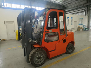 Viljuskar Cpcd 30 kabina Triplex 4.5metra