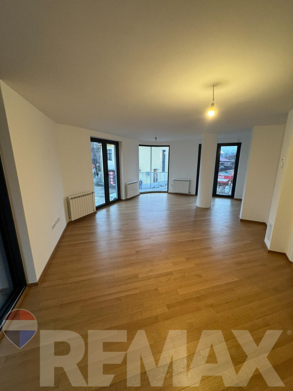 Četverosoban stan kod Venecija mosta - 95m2