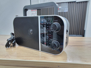Radio prijemnik AM /FM / SW
 SAL RPR 8