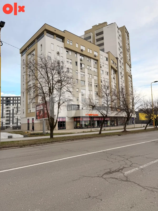 Iznajmljujem manji dvosoban stan (Stupine-I blok)