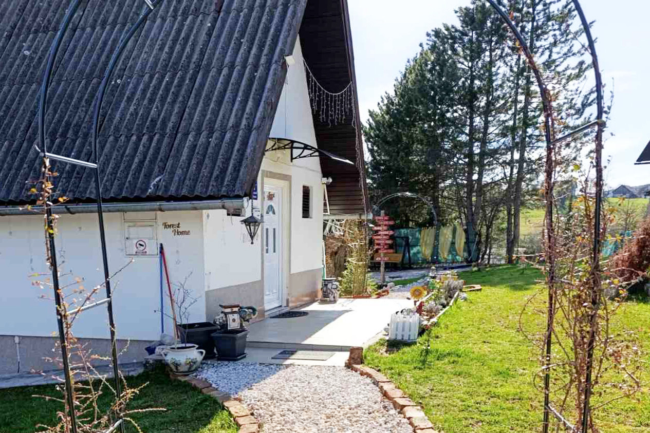 Vikendica / kuća / 42m2 / na parceli 1.000m2 / Sumbulovac / Mokro 3