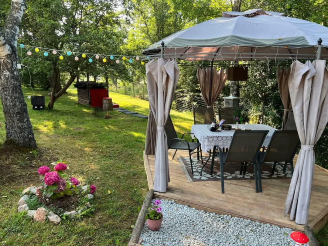 Vikendica / kuća / 42m2 / na parceli 1.000m2 / Sumbulovac / Mokro 13