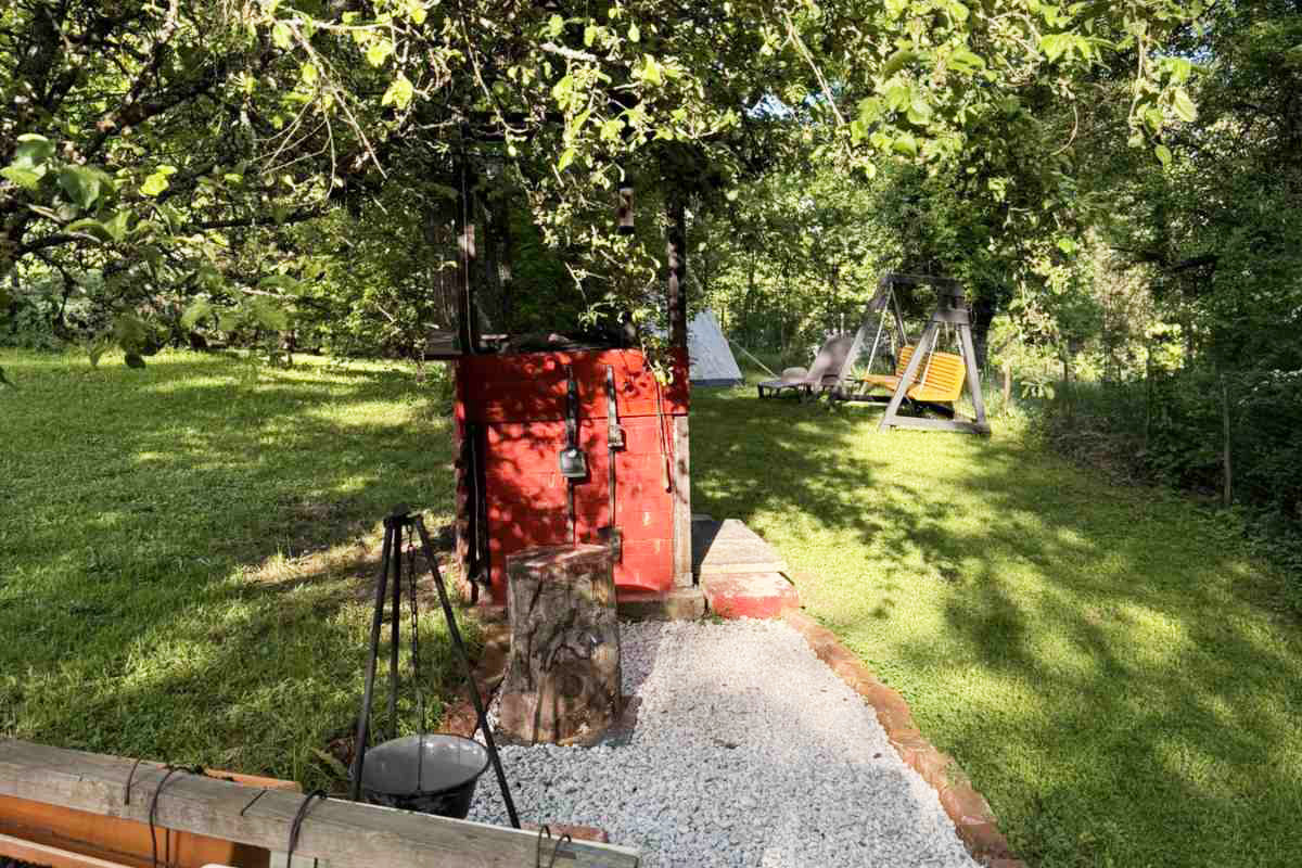 Vikendica / kuća / 42m2 / na parceli 1.000m2 / Sumbulovac / Mokro 21
