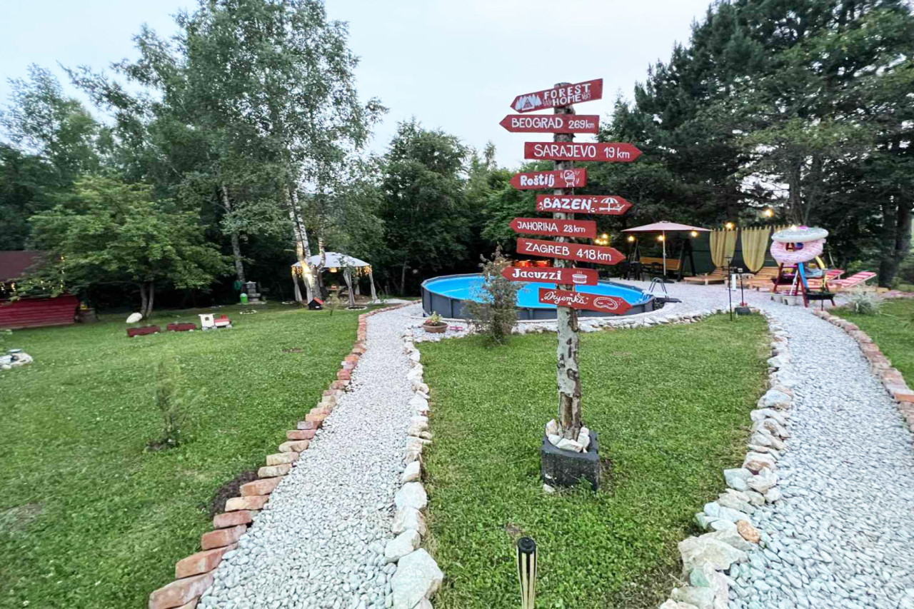 Vikendica / kuća / 42m2 / na parceli 1.000m2 / Sumbulovac / Mokro 25