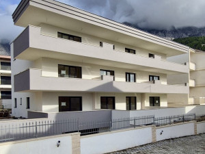 PROMAJNA - Dvosoban stan u novogradnji 150m od plaže