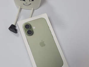 IPHONE 17 256GB Novo Zapakovano Garancija Radnje 1 Godina