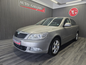 Škoda Octavia 2012 g TDI navigacija digitalna klima park senzori