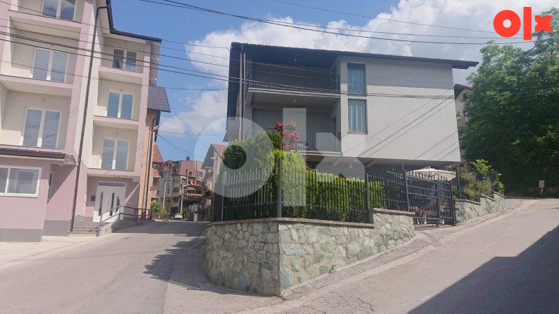 Prodajem 4-soban stan na I spratu etazirane kuce 2