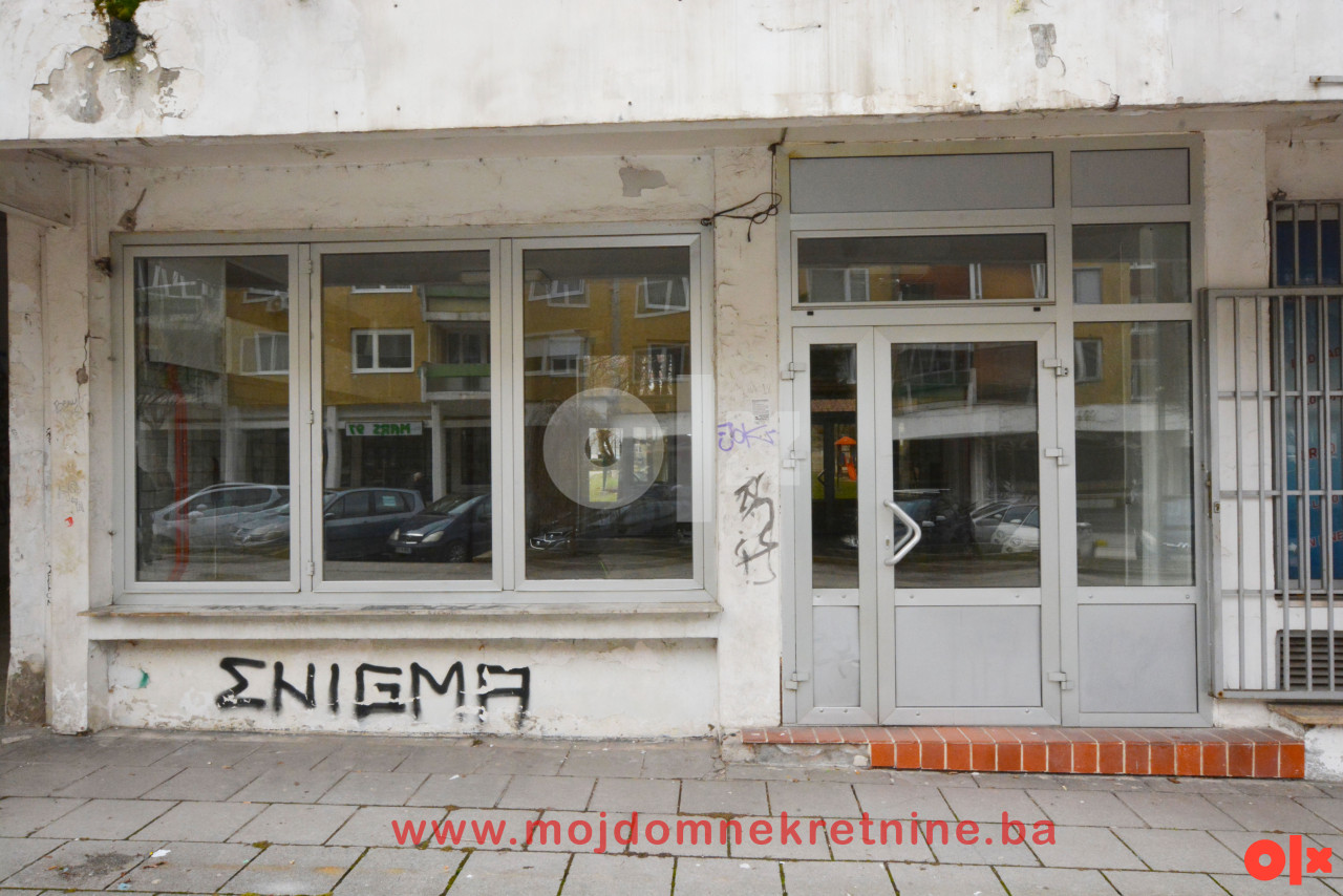 Poslovni prostor sa portalima 74m2 Alipašino Polje