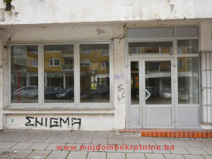 Poslovni prostor sa portalima 74m2 Alipašino Polje