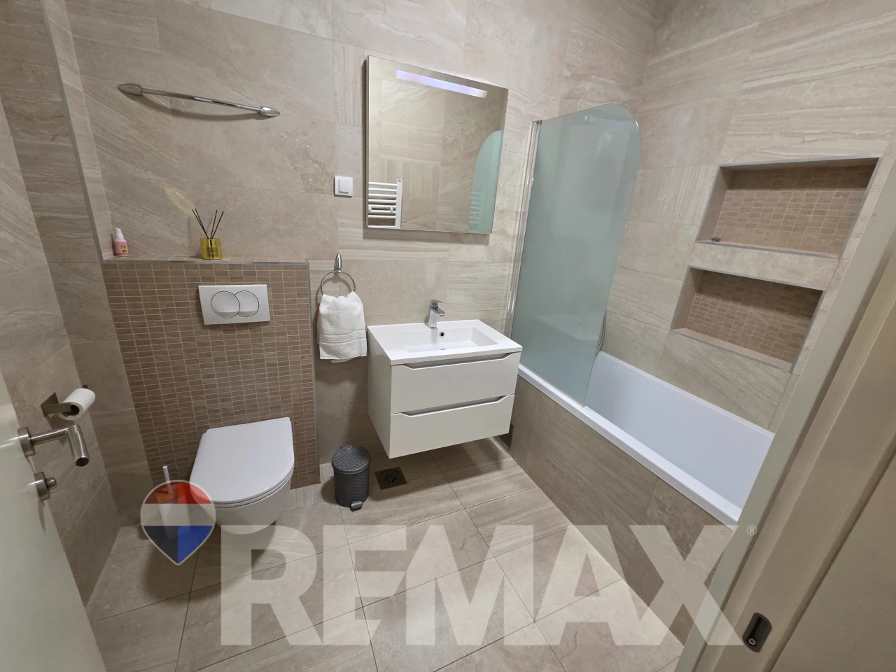 Luksuzan trosoban stan 85m2 Jevrejska/Malbašić,garaža,ostava 12