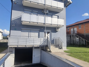 Kuća 3 Stana i veliki podrumi