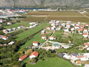 Velika kuća i parcela - Vrapčići