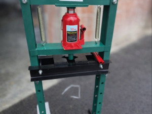 PRESA ZA IZBIJANJE NABIJANJE 32T