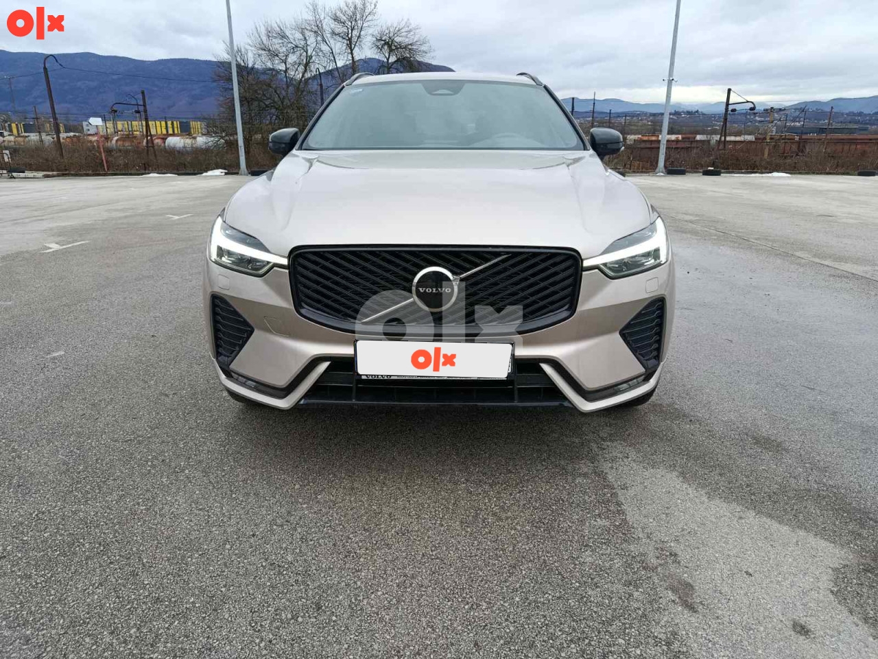 Volvo XC60 2025 B5 Petrol AT AWD PLUS DARK DEMO VOZILO